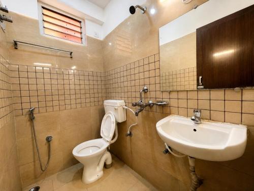 a bathroom with a toilet and a sink at SEA BEACH HOTEL Near Swargadwar-Golden Beach- Jagannath Temple - PARK , Fully Air Conditioned Rooms ,Wifi , Lift , And Free Parking , BEST HOTEL IN PURI in Puri