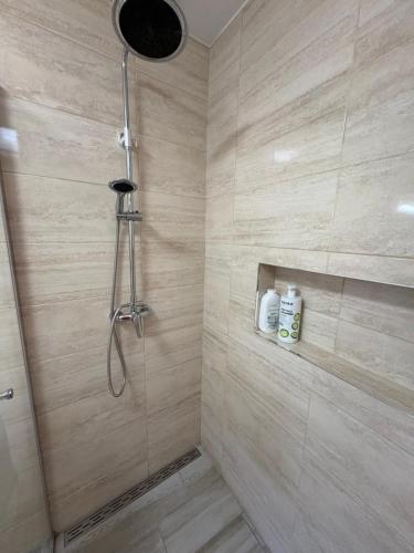 a bathroom with a shower with a glass door at Casa Barros in Campanário