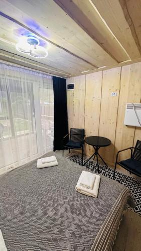 a room with a table and two chairs and a table at Едем 2 in Verkhovyna