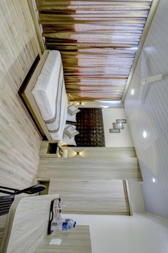 an overhead view of a room with a ceiling at Hotel Arts International in Mumbai