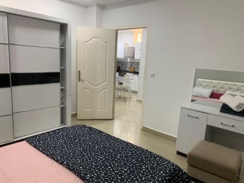 a room with a bedroom with a bed and a closet at Hydra Résidence Privée in Hydra