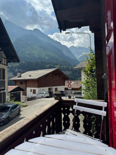 Tiny Chalet in Champéry 4 min Walk to Ski Lift & Train