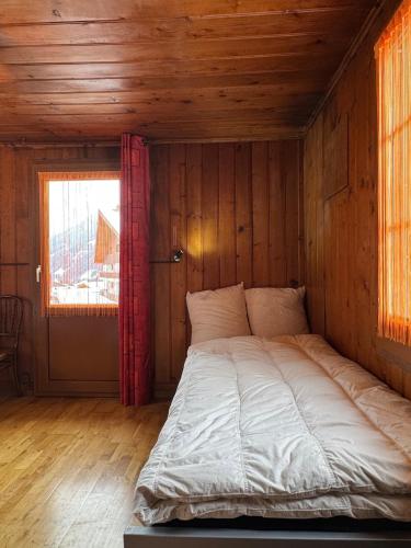 Tiny Chalet in Champéry 4 min Walk to Ski Lift & Train