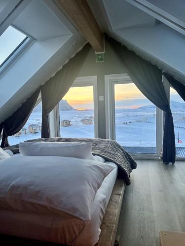 a bedroom with two beds and a large window at Stave Camping in Stave