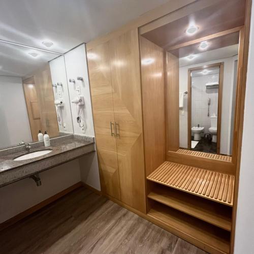 a bathroom with a sink and a mirror at StudioTriplo Superior Completo 608- Casal e Solteiro ou 3 Solteiros in Barueri