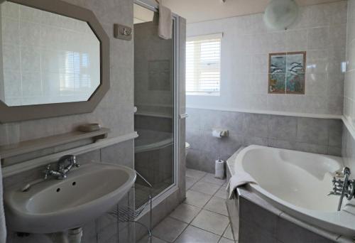 A bathroom at Baywatch Paternoster - The Penthouse