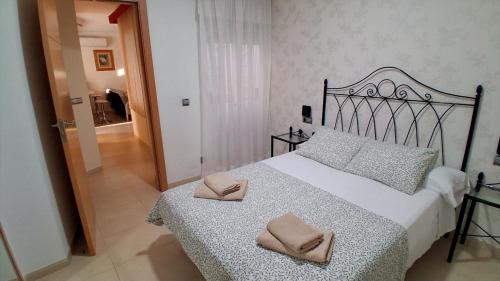 a bedroom with a bed with two towels on it at Apartamento Lola 1 in Nerja