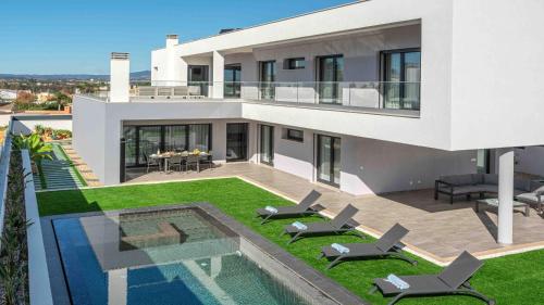 Private Alvor villa with pool and Jacuzzi