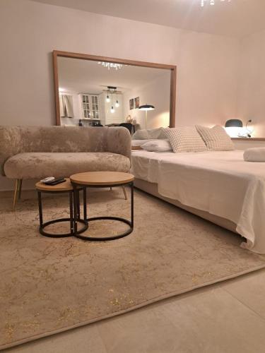 Luni Studio Apartment with garden