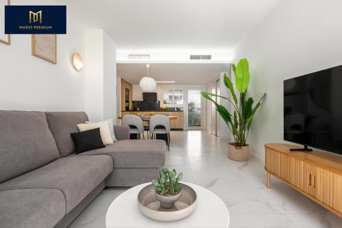 Garden Breeze Punta Prima, 2min beach walk, family Friendly, 3 Pool a Garden, jacuzzi