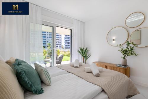 Garden Breeze Punta Prima, 2min beach walk, family Friendly, 3 Pool a Garden, jacuzzi