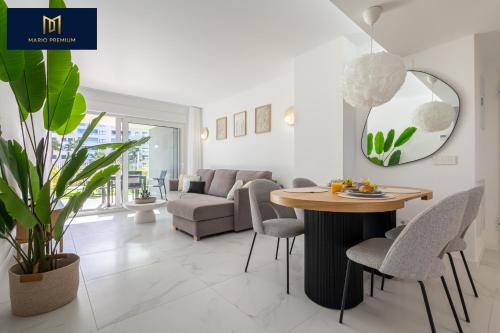 Garden Breeze Punta Prima, 2min beach walk, family Friendly, 3 Pool a Garden, jacuzzi