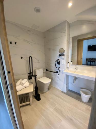 a bathroom with a toilet and a sink at Hotel Chiquín in Tapia de Casariego