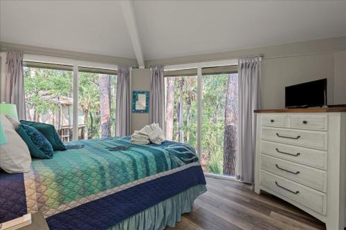 Marshview Sea Pines Treehouse Walk to HarbourTown photo 5