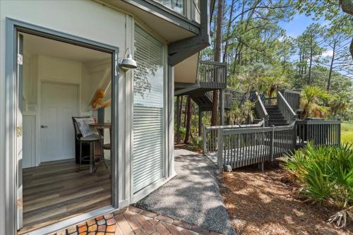 Marshview Sea Pines Treehouse Walk to HarbourTown photo 34