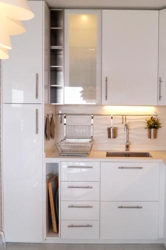 Cozy 1 BR With Sunny Terrace, Beach & Center, Couples