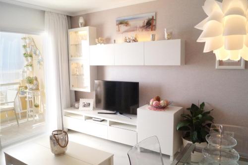 Cozy 1 BR With Sunny Terrace, Beach & Center, Couples