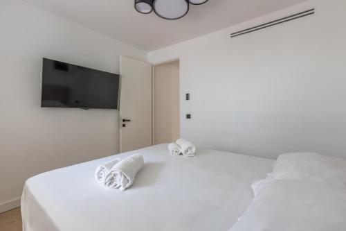 Renovated 1BR Steps from Croisette & Beach