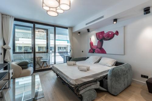 Renovated 1BR Steps from Croisette & Beach