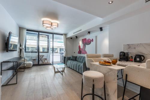 Renovated 1BR Steps from Croisette & Beach