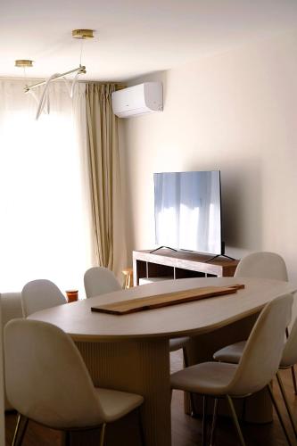 New Heart of Antibes 3BEDROOMS queen beds AC