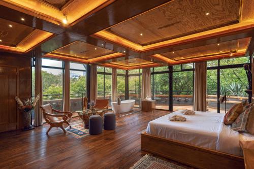 a large room with a bed and a large window at Hotel Parque España in Mexico City