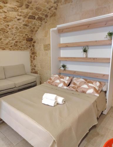 a bedroom with a bed with towels on it at Il Rifugio del Re in Manfredonia