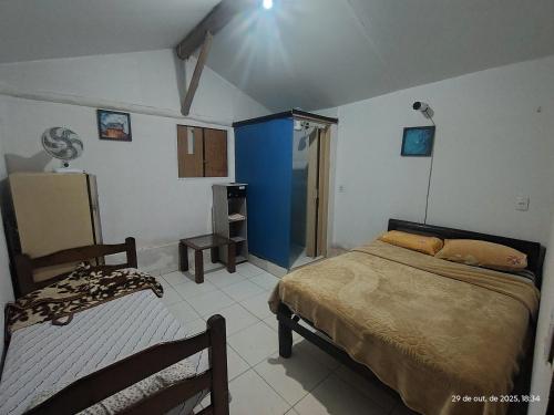 a bedroom with a bed and a blue wall at Regional Park in Rafard