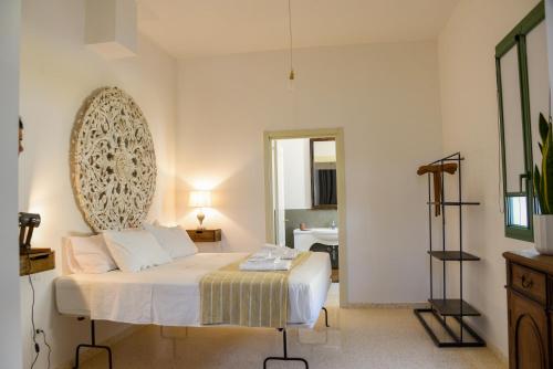 a bedroom with a bed and a mirror at Assunta Affittacamere in Vitigliano