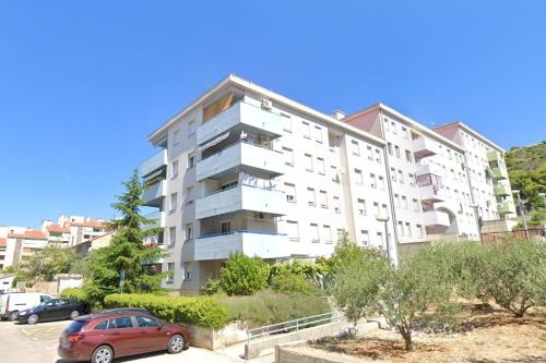 Apartments with parking space Sibenik - 27442