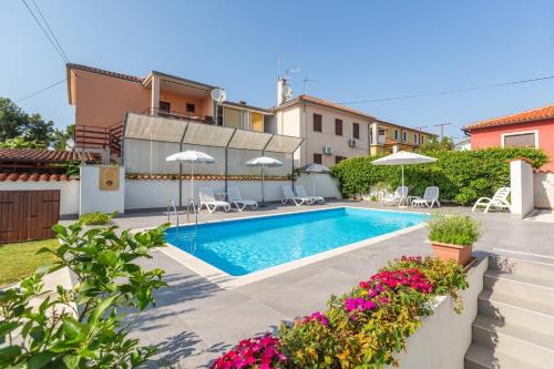 Family friendly house with a swimming pool Umag - 27226