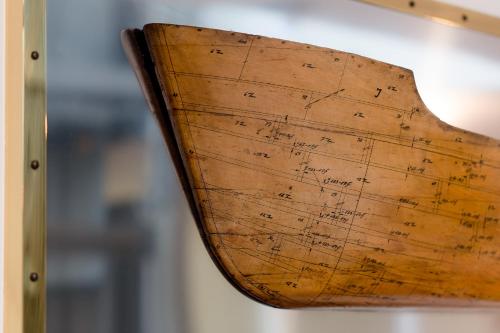 a close up of the end of a wooden boat at Hotel Alte Werft in Papenburg