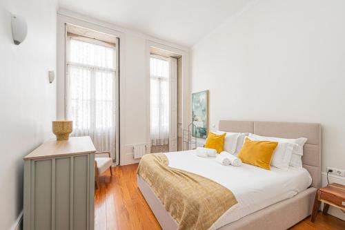 Charming 2BR on Rua das Flores in Historic Porto