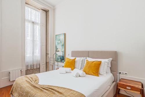 Charming 2BR on Rua das Flores in Historic Porto