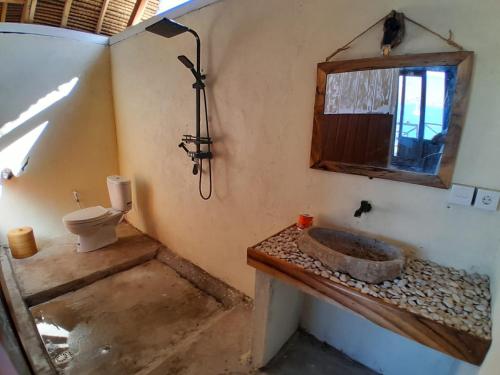 a bathroom with a sink and a toilet at Lombok eco Lumbung in Gili Gede