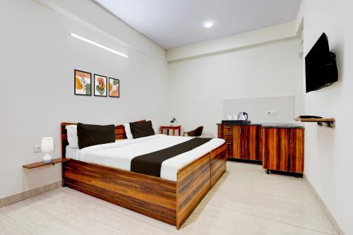 a bedroom with a bed and a television in it at Collection O Sadar Bazar Gurgaon in Gurgaon