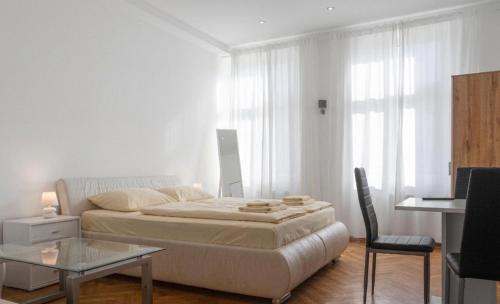 Spacious 7BR Apartment Near Hauptbahnhof
