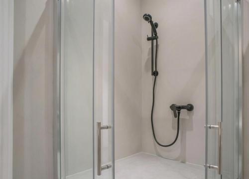 Spacious 7BR Apartment Near Hauptbahnhof