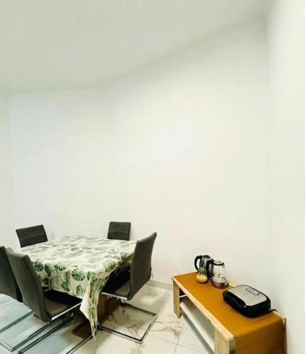 Spacious 5BR Living Near Atzgersdorf Station