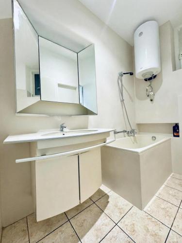 Spacious 5BR Living Near Atzgersdorf Station