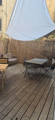 Le 11 Terrasse et climatisation au cours Julien