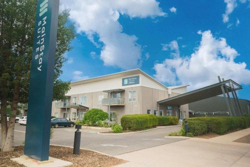 a building with a street sign in front of it at MainStay Suites Whyalla in Whyalla