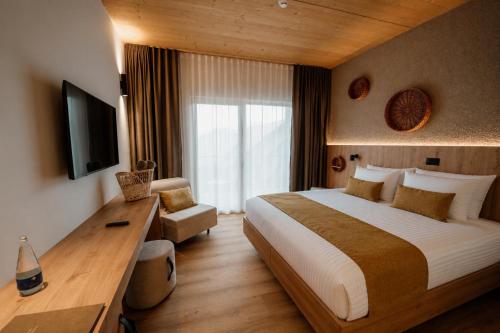 a hotel room with a bed and a television at Hotel Narcisa in Veržej