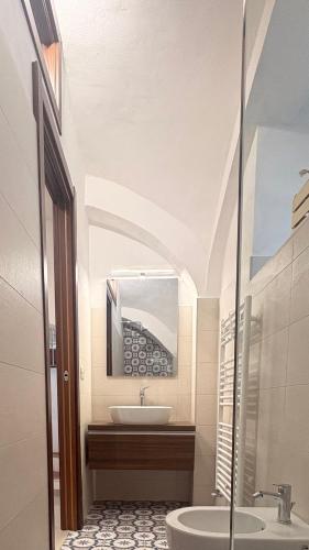 a bathroom with a sink and a bath tub at L'Oasi nel Centro in Ariano Irpino