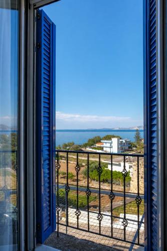 a room with a view of the ocean from a balcony at Breeze in Koumeika