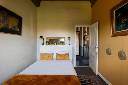 a bedroom with a bed in a room at "la suite" in Talant