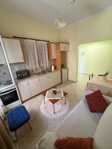 a kitchen with a couch and a table in a room at Διαμερισμα στο Αιγιο in Aigio
