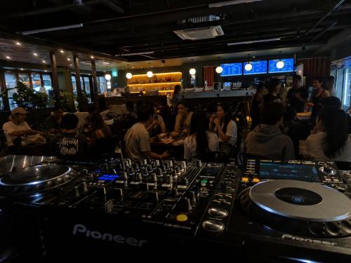 a crowd of people sitting in a room with a bar at Bluedot Poshtel in Seoul