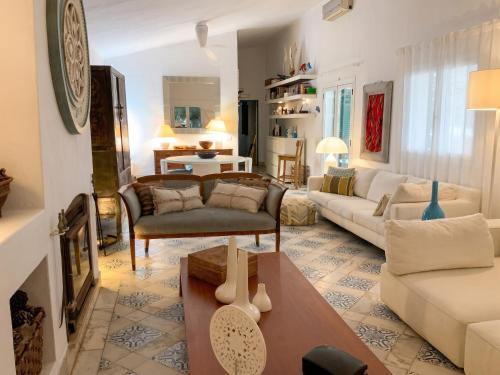 Bright family house in Alvor with stunning sea view