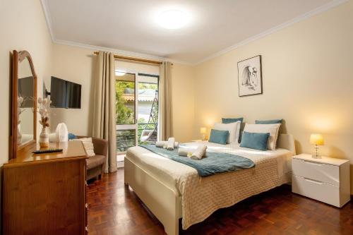 Charming Apartment in Funchal with Balcony and View